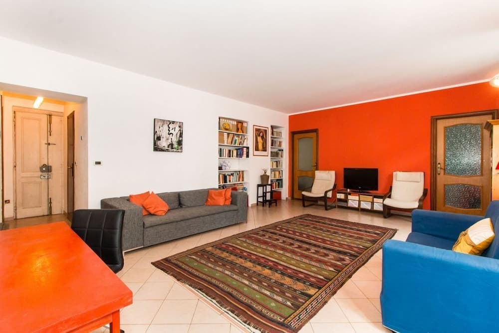 Vanchiglietta Roomy Apartment