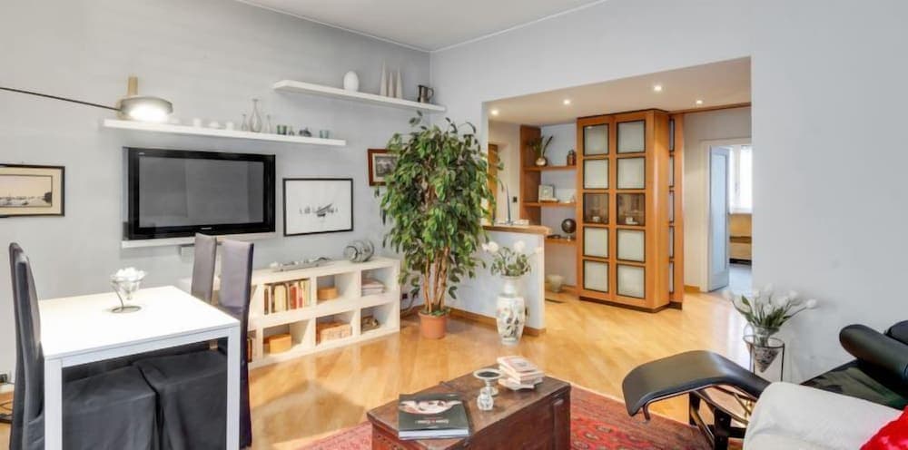 MM Bernini Roomy Apartment