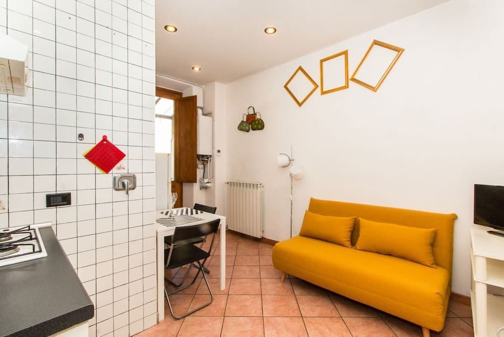 Bright Mini Apartment Valentino