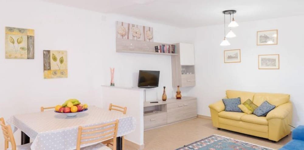 Bright Apartment with Terrace