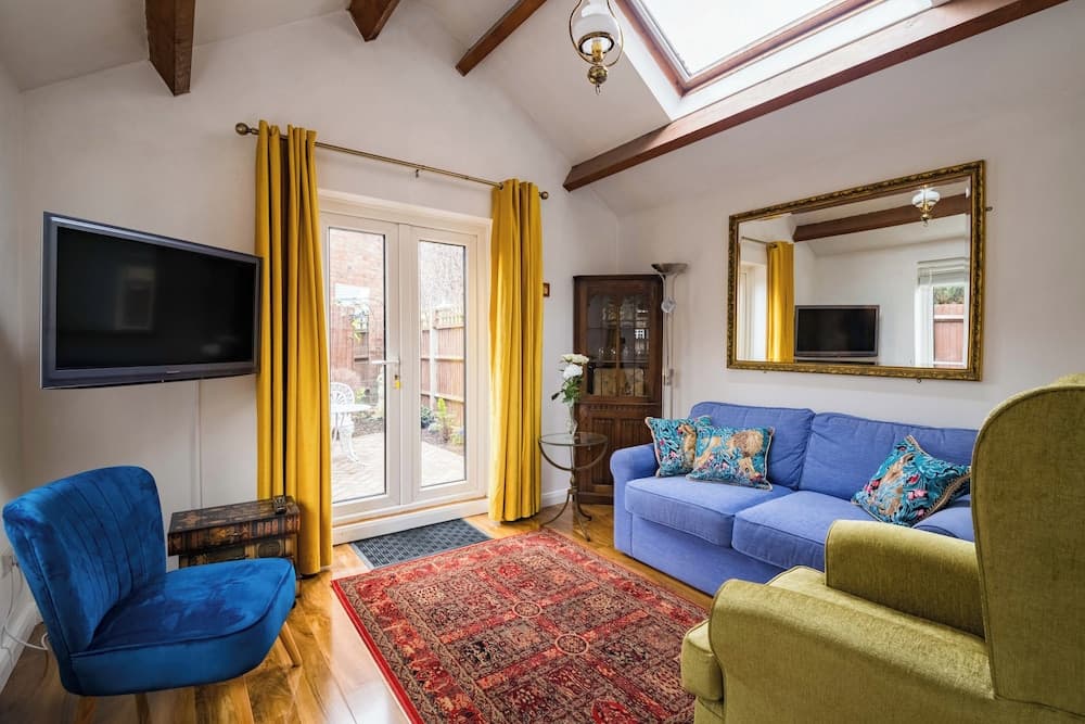 Exclusive Home in Acton by Underthedoormat