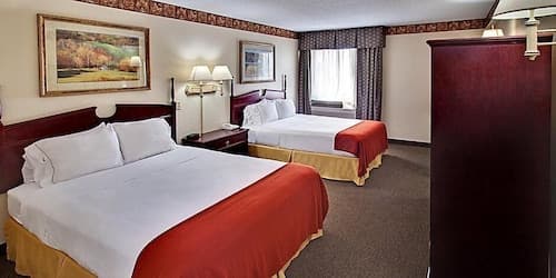 Holiday Inn Express & Suites Watertown by IHG