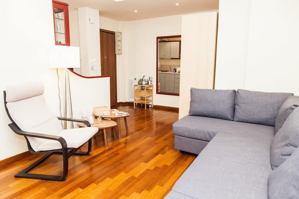 Centrally Located Studio In Athens