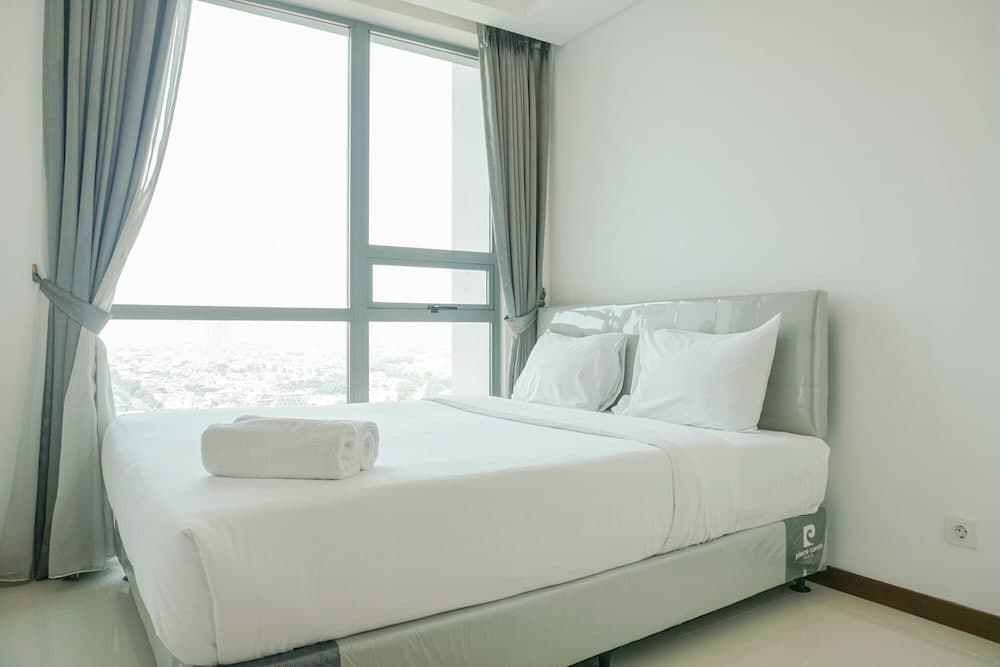 Homey with Private Lift 2BR Apartment at St. Moritz Puri near Mall