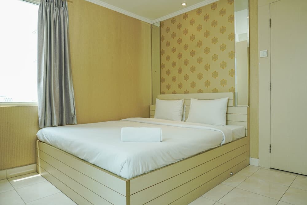 Strategic 1BR The Boulevard Apartment with Luxurious Design