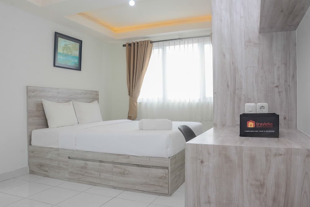 Comfy and Minimalist Studio at Amethyst Apartment