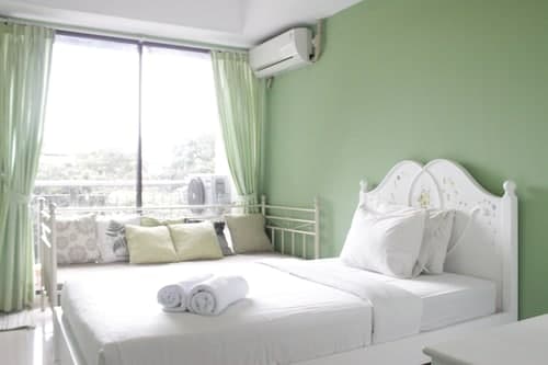 Stylish & Comfortable Studio at Beverly Dago Apartment