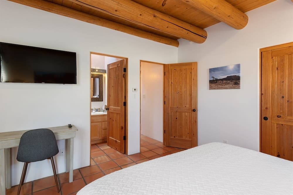 Casa Pico - Ideal Location, Fantastic Workspaces, Perfect Patio