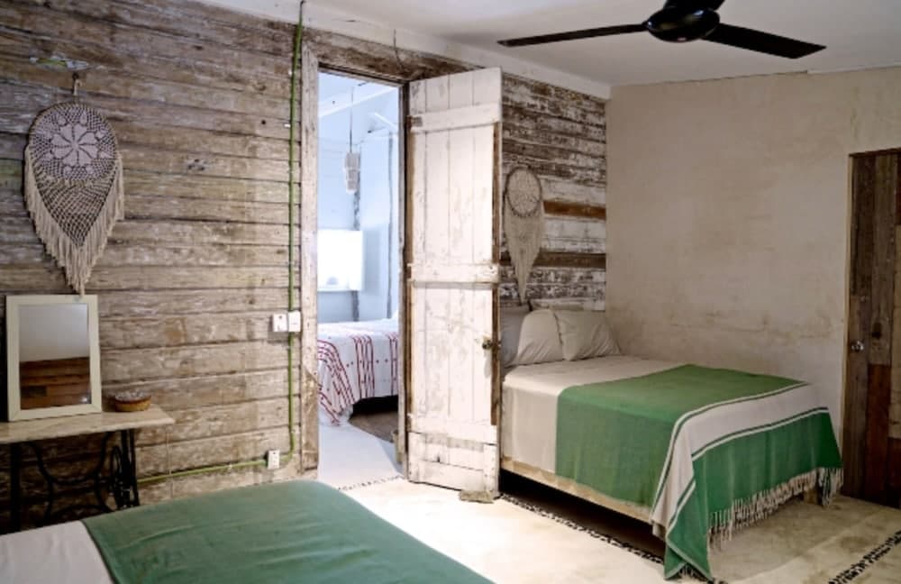 Private oceanfront house - lagoon access