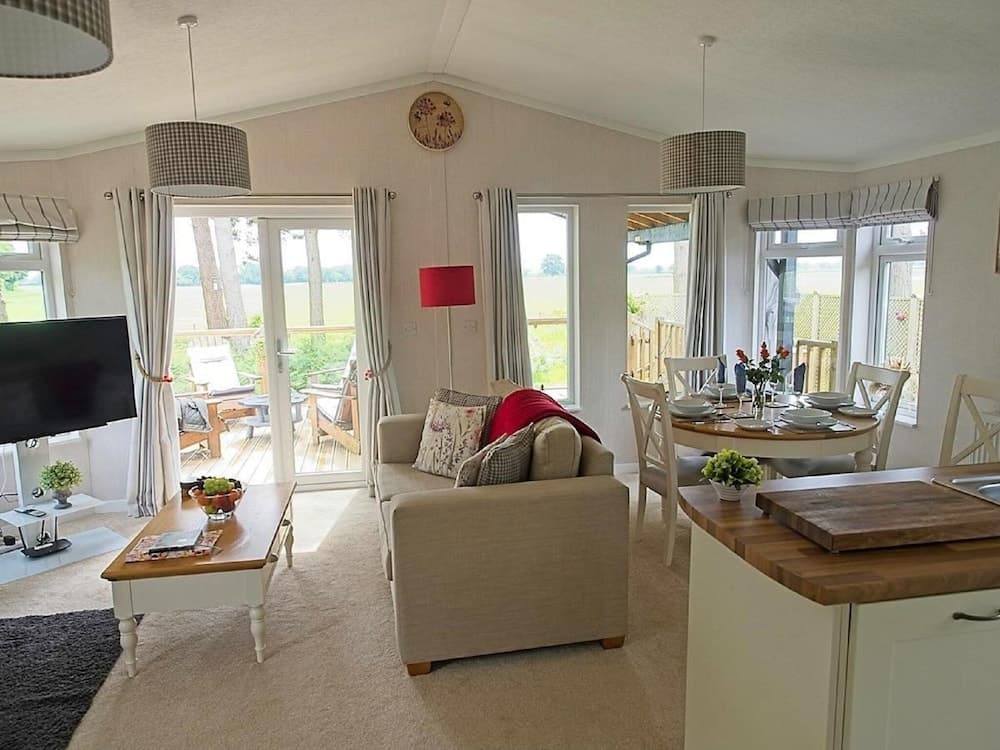 Hollicarrs - Wildflower Lodge