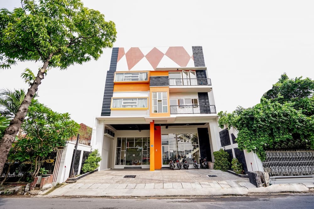 Pratisarawirya Guesthouse by ecommerceloka