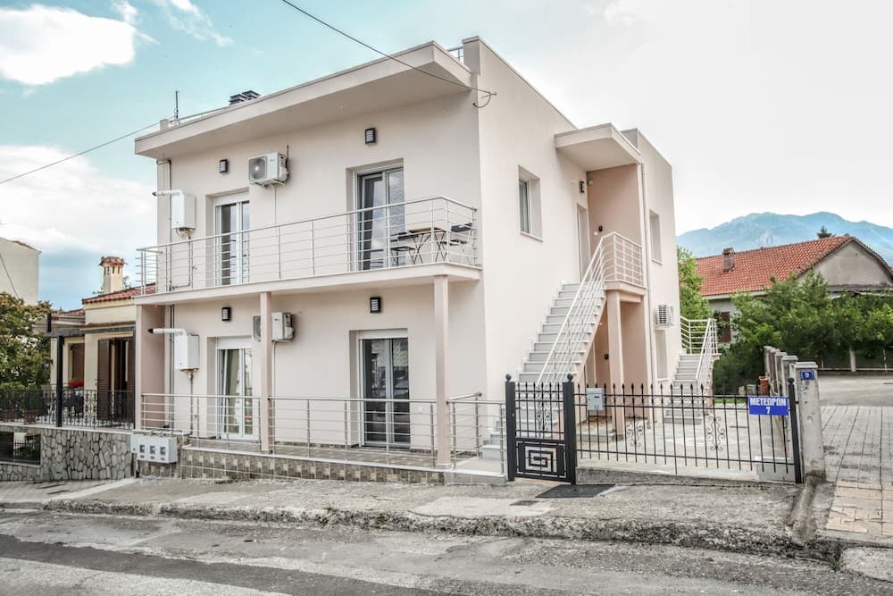 Konaklama yerinin ön cephesi