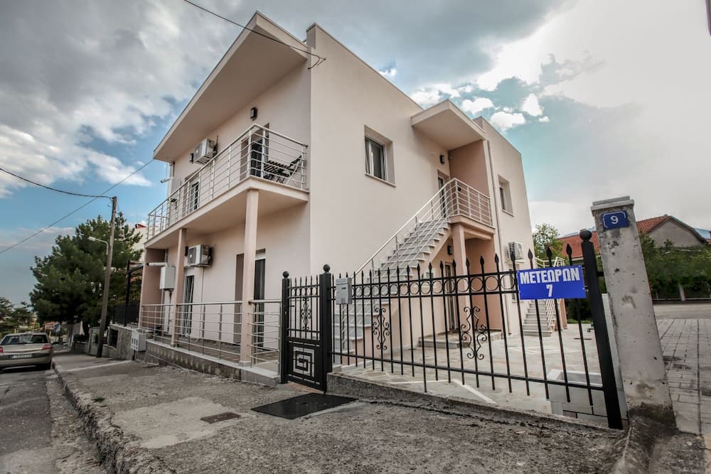 Konaklama yerinin ön cephesi