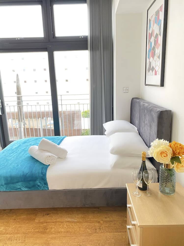 Tudors eSuites Balcony Apartment