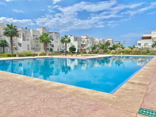 2 Bed Flat - Sleeps 5 - Pets - Pool - Parking