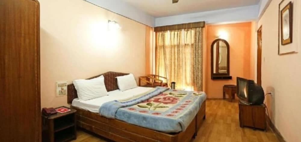 Goroomgo Radha Continental Nainital