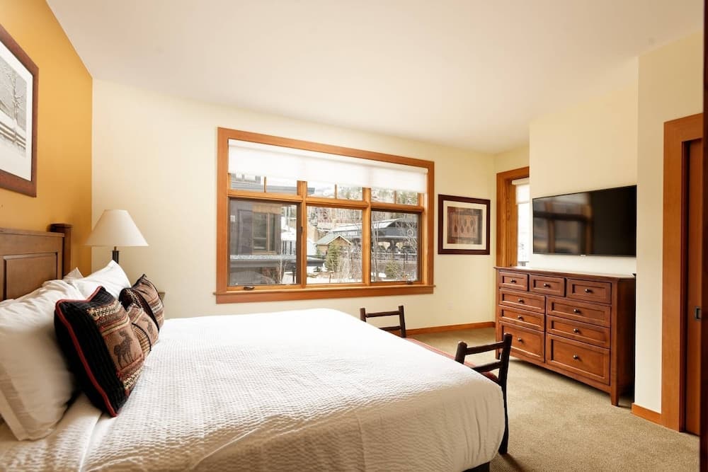 Capitol Peak Lodge by iTrip Aspen Snowmass