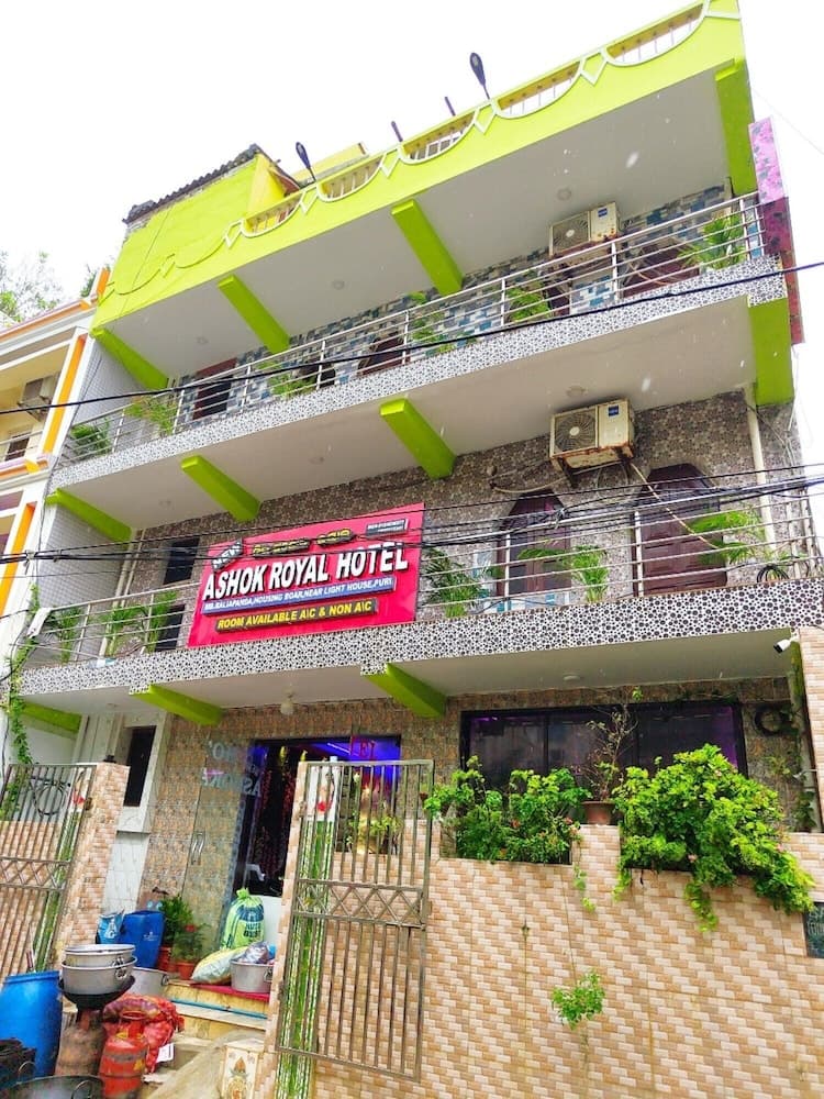 Goroomgo Ashok Royal Puri