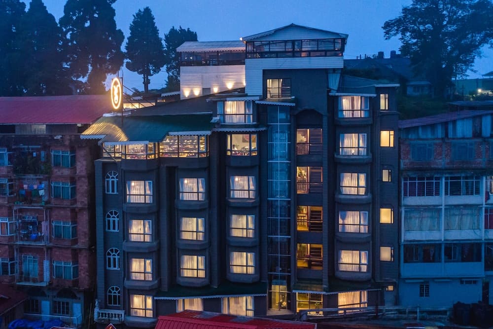 Sumitel Vista 800m from Mall Road