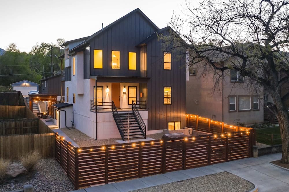 6bd3.5ba🌟downtown Modern Luxury W/hot Tub🌟