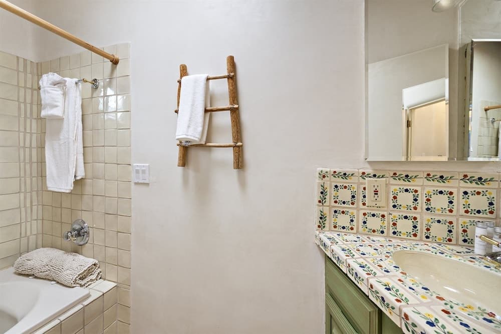 Casa De Gracia - Historic East Side Sanctuary, Perfect for Working From Home