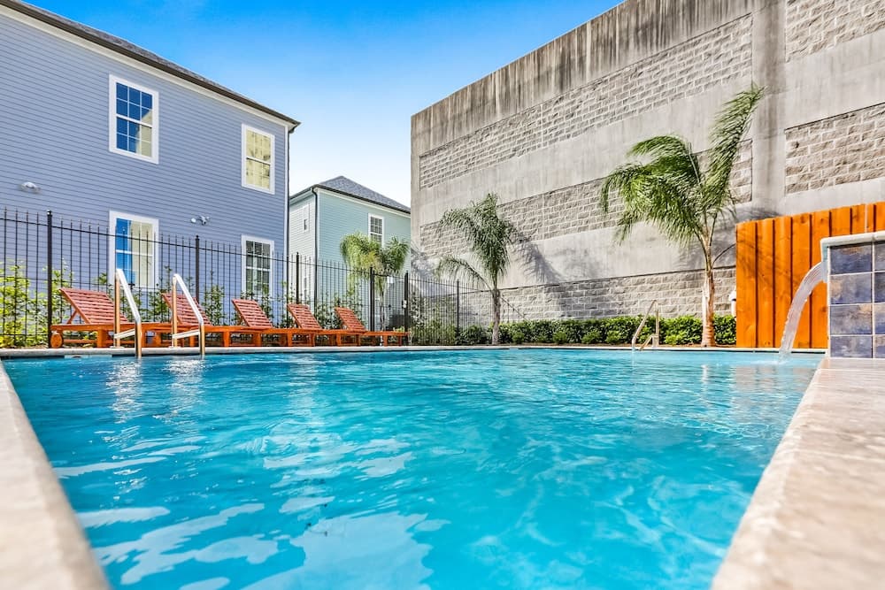 Modern 3BR Condo With Pool