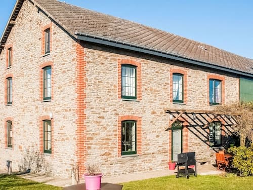 Pretty Farmhouse in Houffalize With Courtyard