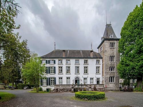 Spacious Apartment in a 16th-century Castle