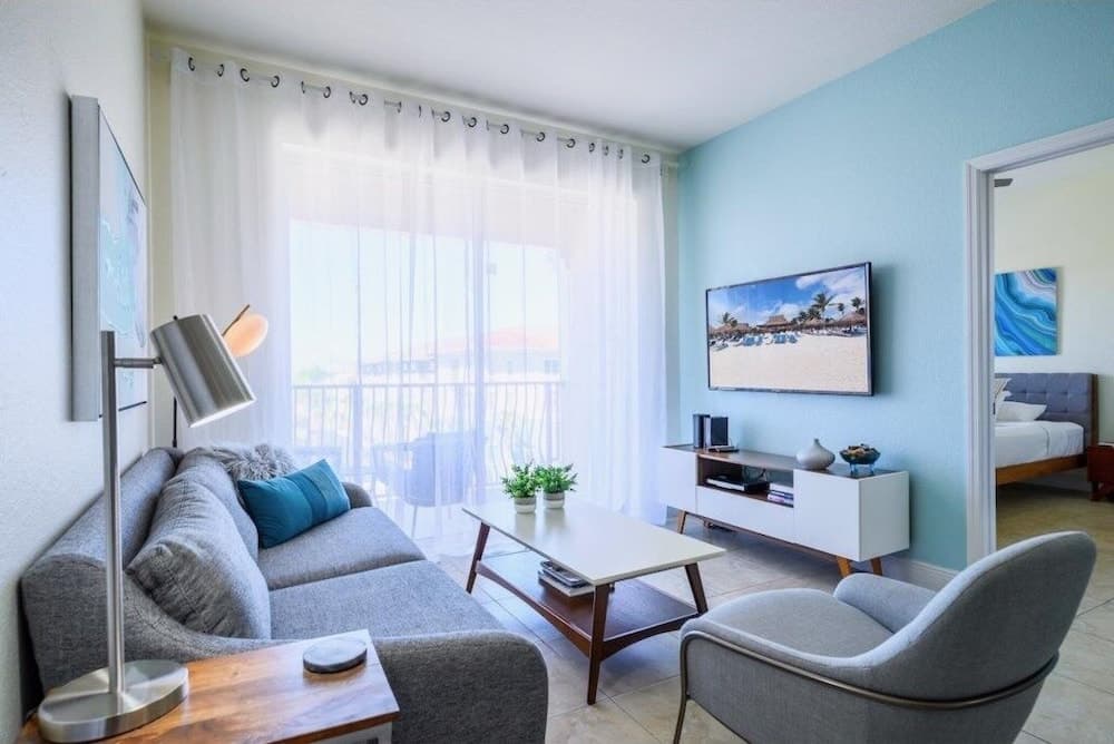 Penthouse Gem. All New! 3 Bedroom Condo by Redawning