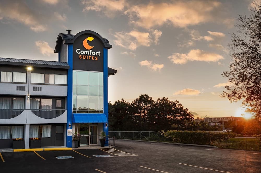 Comfort Suites Kingston Central