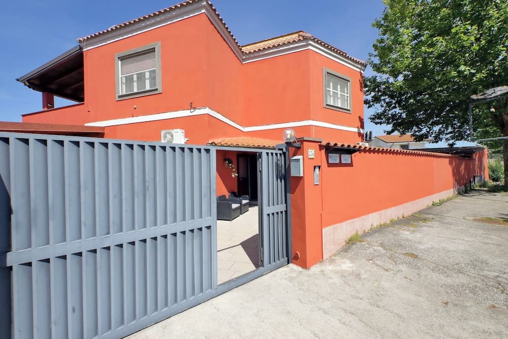 Konaklama yerinin ön cephesi