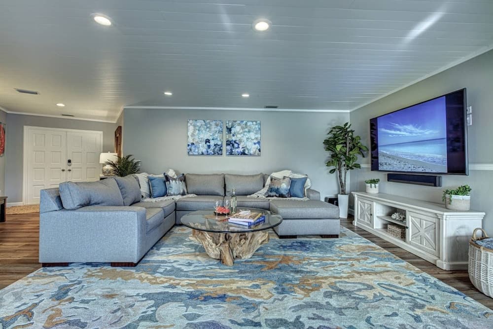 Azure Paradise on the Canal