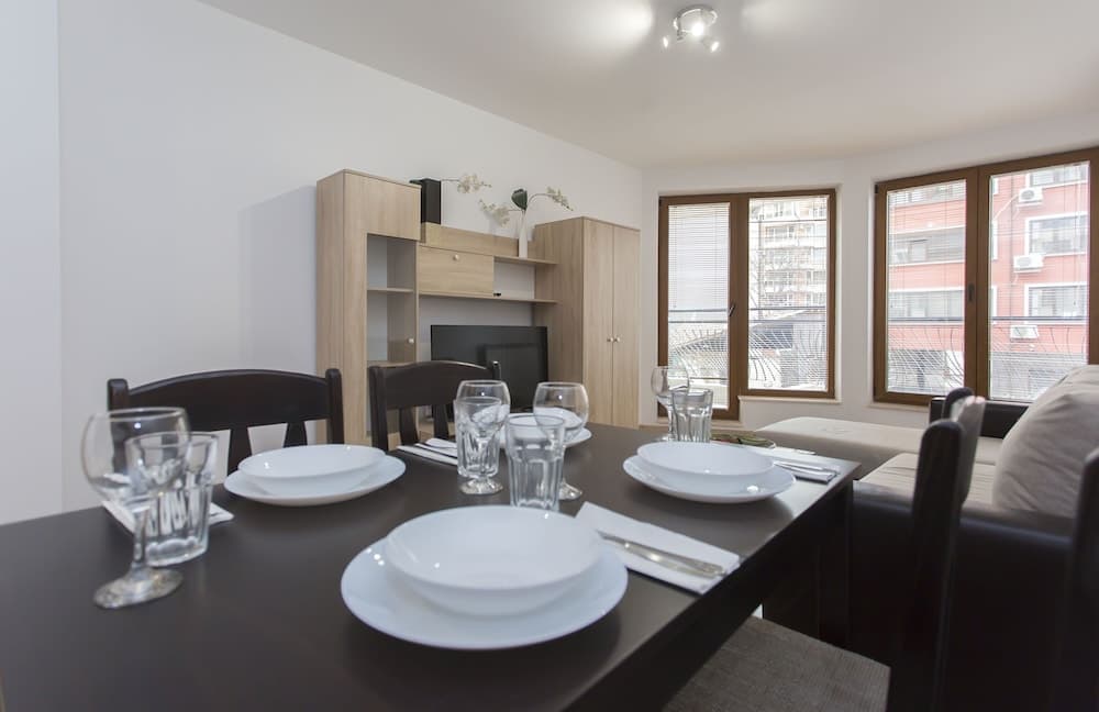 Bright 1bdr Apartment Near Center - Free Parking