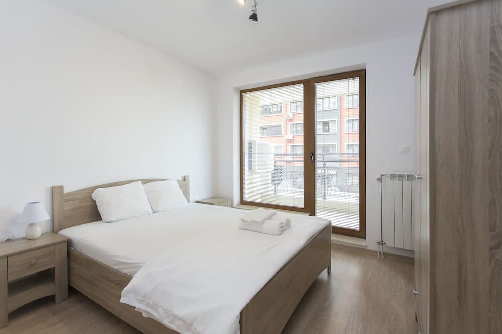 Modern 1bdr Apartment Near Center - Free Parking