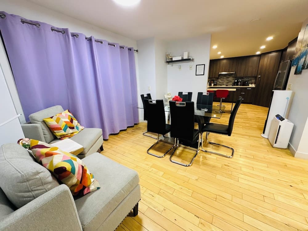 P1 - Private Hot Tub - 3 Bedroom Home - Mountain View