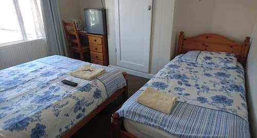 Room-comfortable Family Room With Tv, Fr