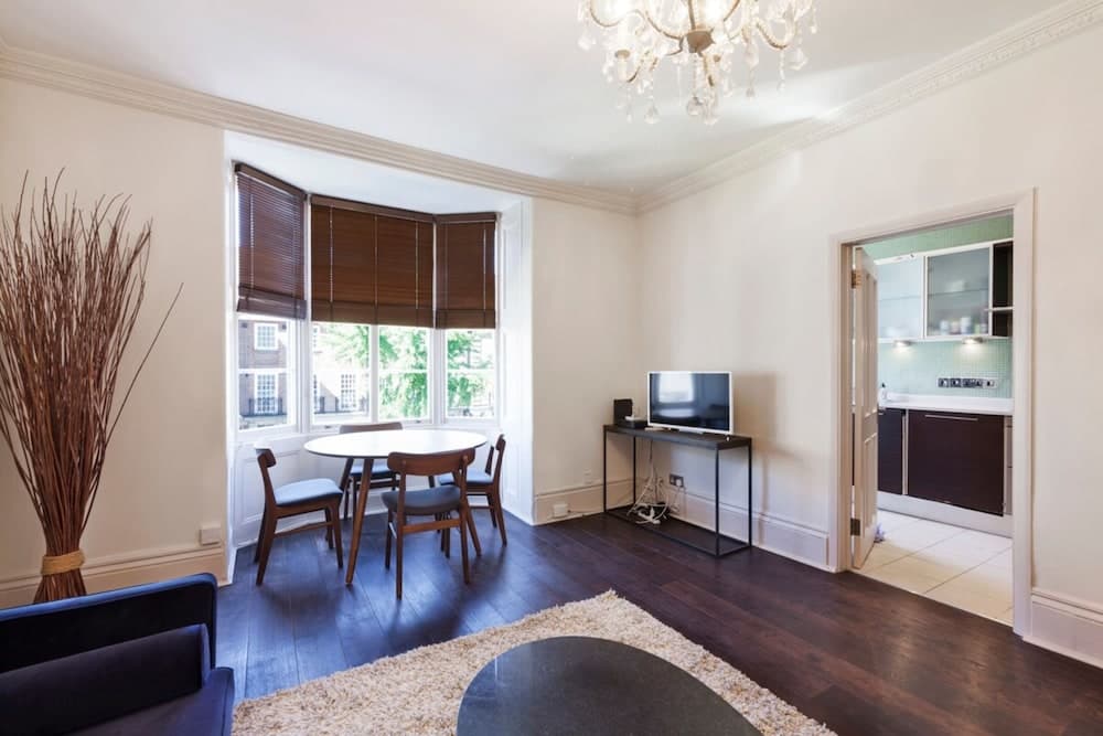 Elegant, Airy 2 Bedroom Flat in Paddington