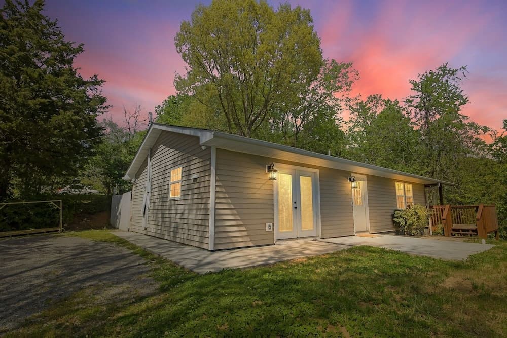 Captain Puddle Pirate's Hideaway - Near All Sevierville & Pigeon Forge Attractions & Great Smoky Mountains Np 3 Bedroom Home by RedAwning