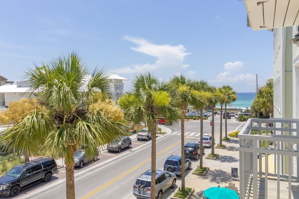 Golden On 30a 1 Bedroom Condo by RedAwning