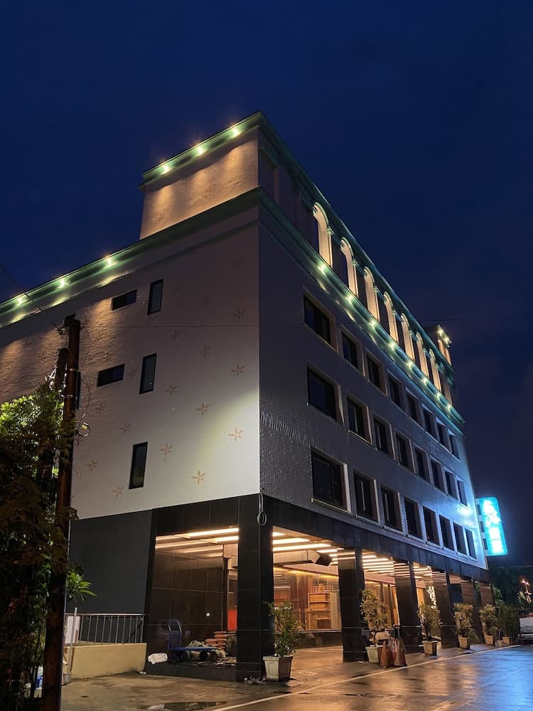 Weifeng Boutique Business Hotel