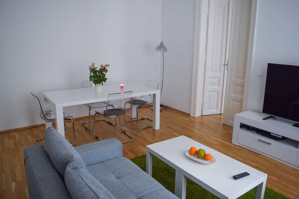 Modern apartment in Vienna near Danube