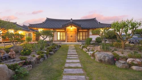 Gyeongju Wadamjung Hanok Pension
