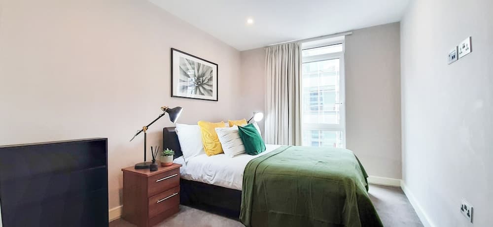 Two Bed Serviced Apt in Old Street