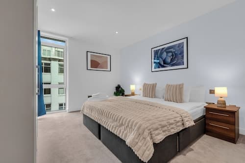 Two Bed Serviced Apt in Old Street