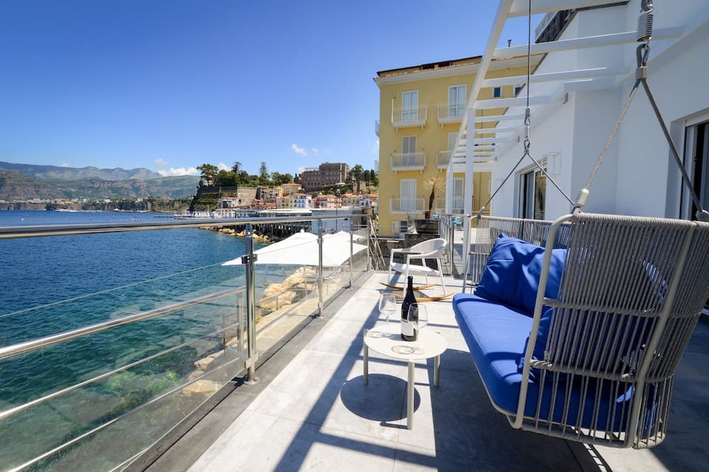 Beachfront Villa Sorrento & private sea access