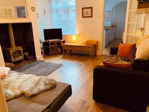 Cosy Cottage Sleeps 6 Suit Families, Contractors, Couples