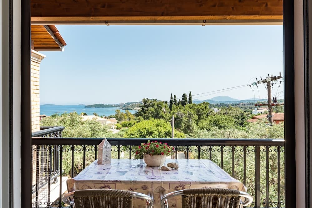 Aloe Apartments by Konnect, 500m from Dassia Beach