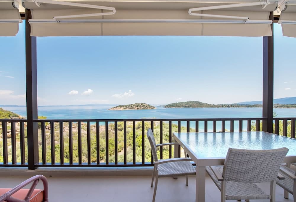 Nereus Apts by halu Villas