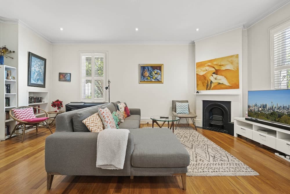 Light Filled Charming Townhouse