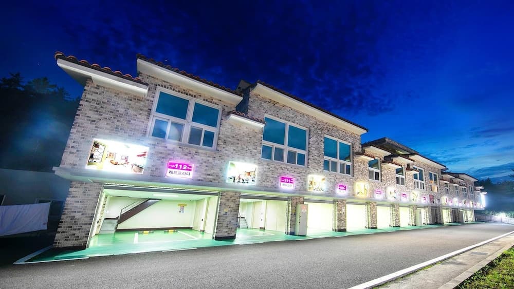 Yeosu King Pension Tel